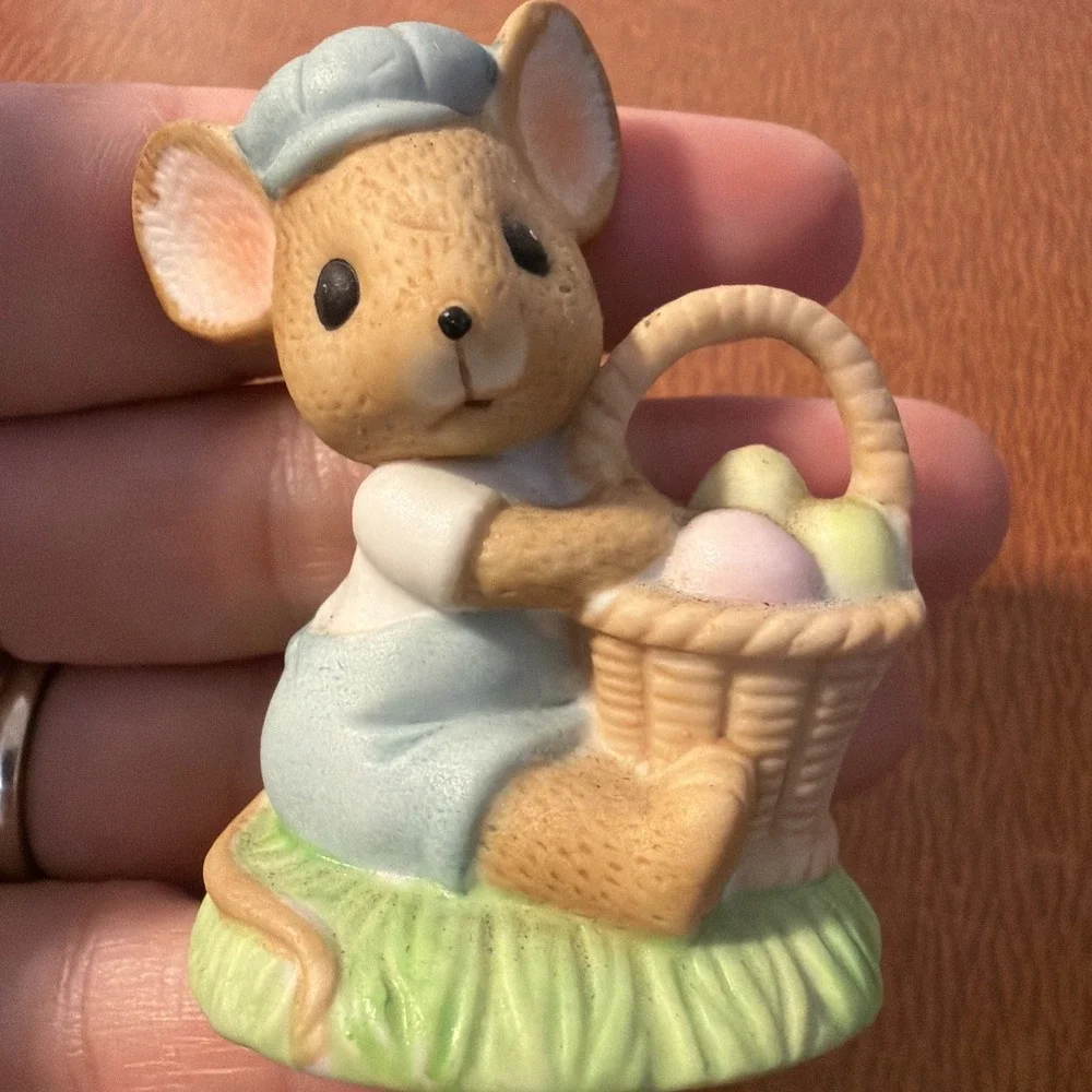 Vintage Enesco Bisque Country Calico Mouse‎ Holding Basket 1984 2